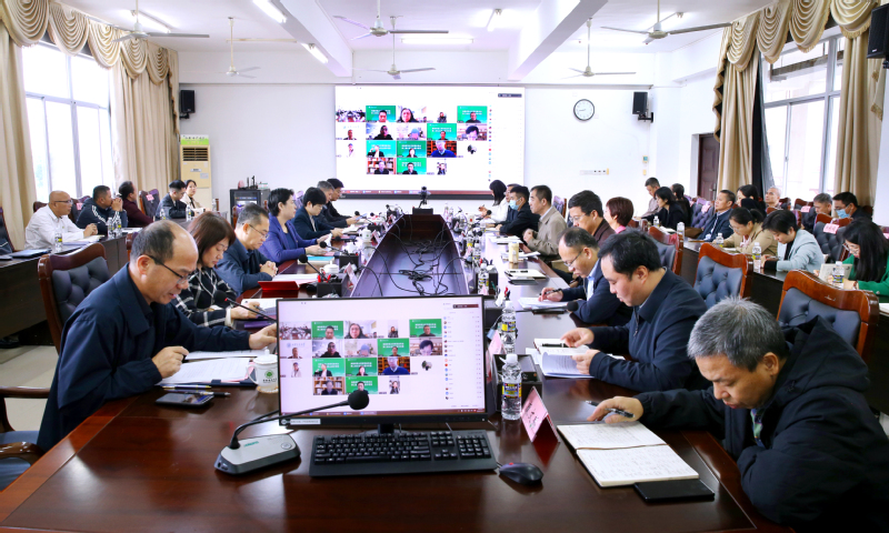 我校4个专业接受师范类专业第二级认证专家组集中考...