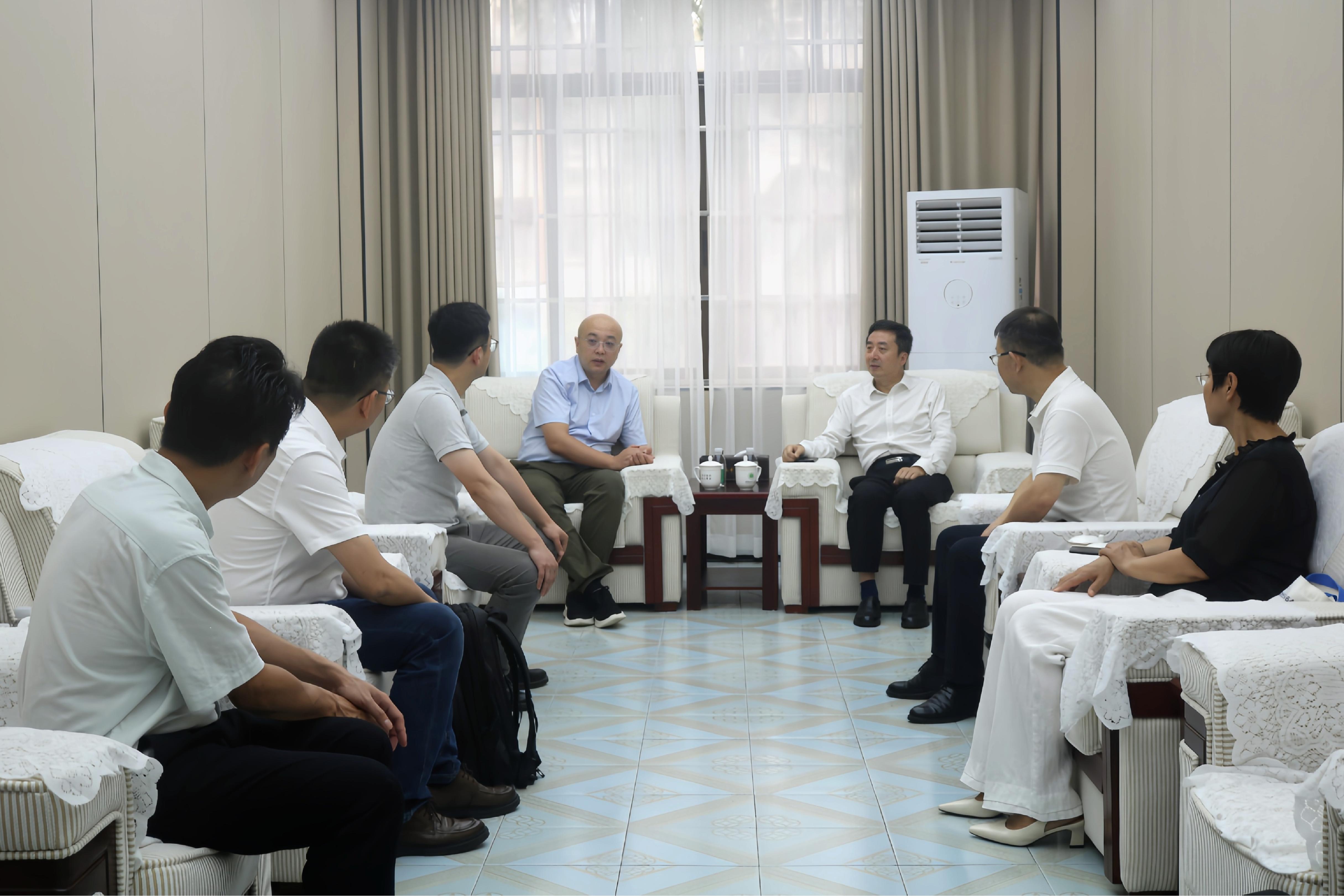中科院上海光学精密机械研究所到我校座谈交流