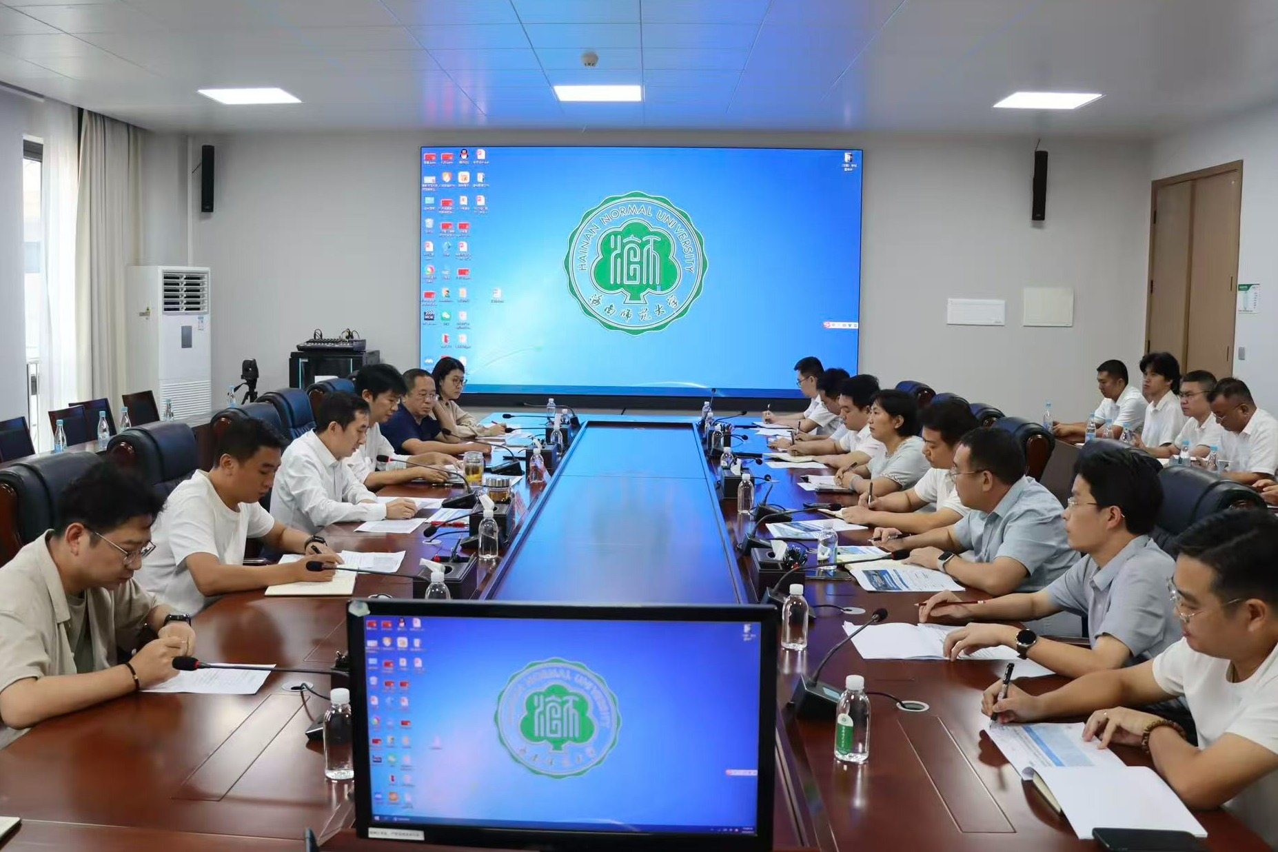我校召开桂林洋校区在建工程项目约谈会