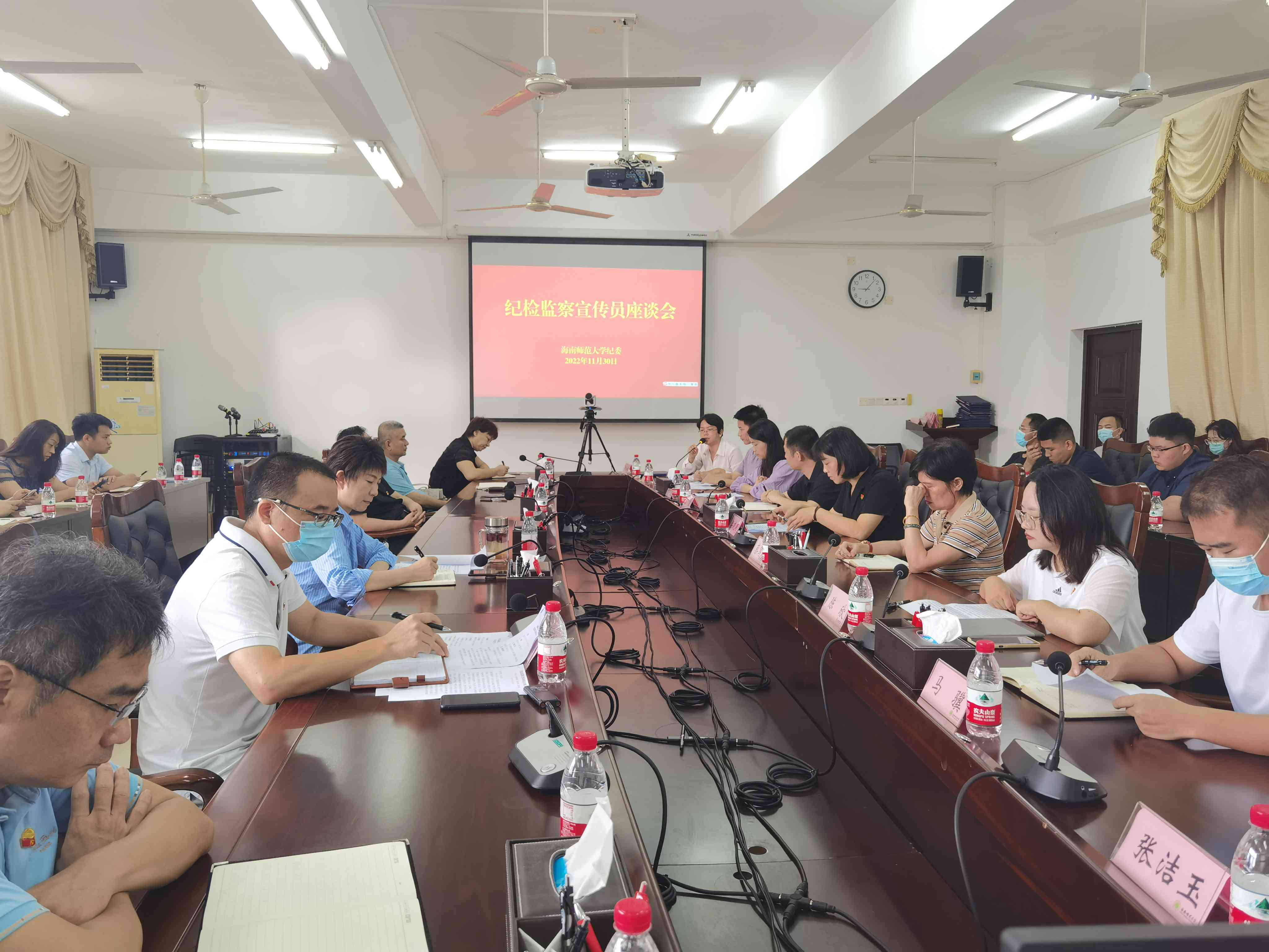 校纪委召开纪检监察抗疫志愿服务座谈会