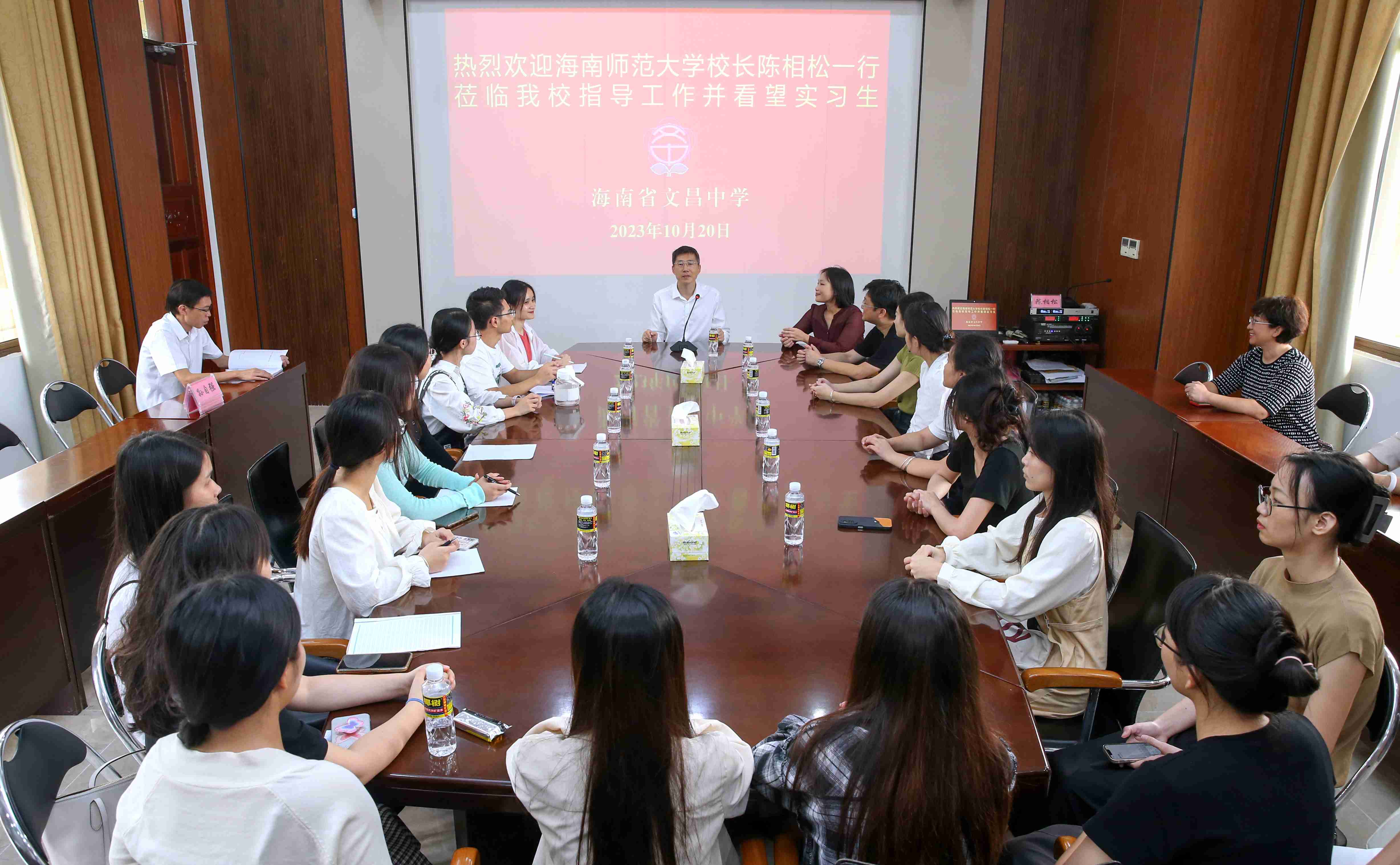 陈相松一行出席“教授博士团队服务基础教育”项目启...