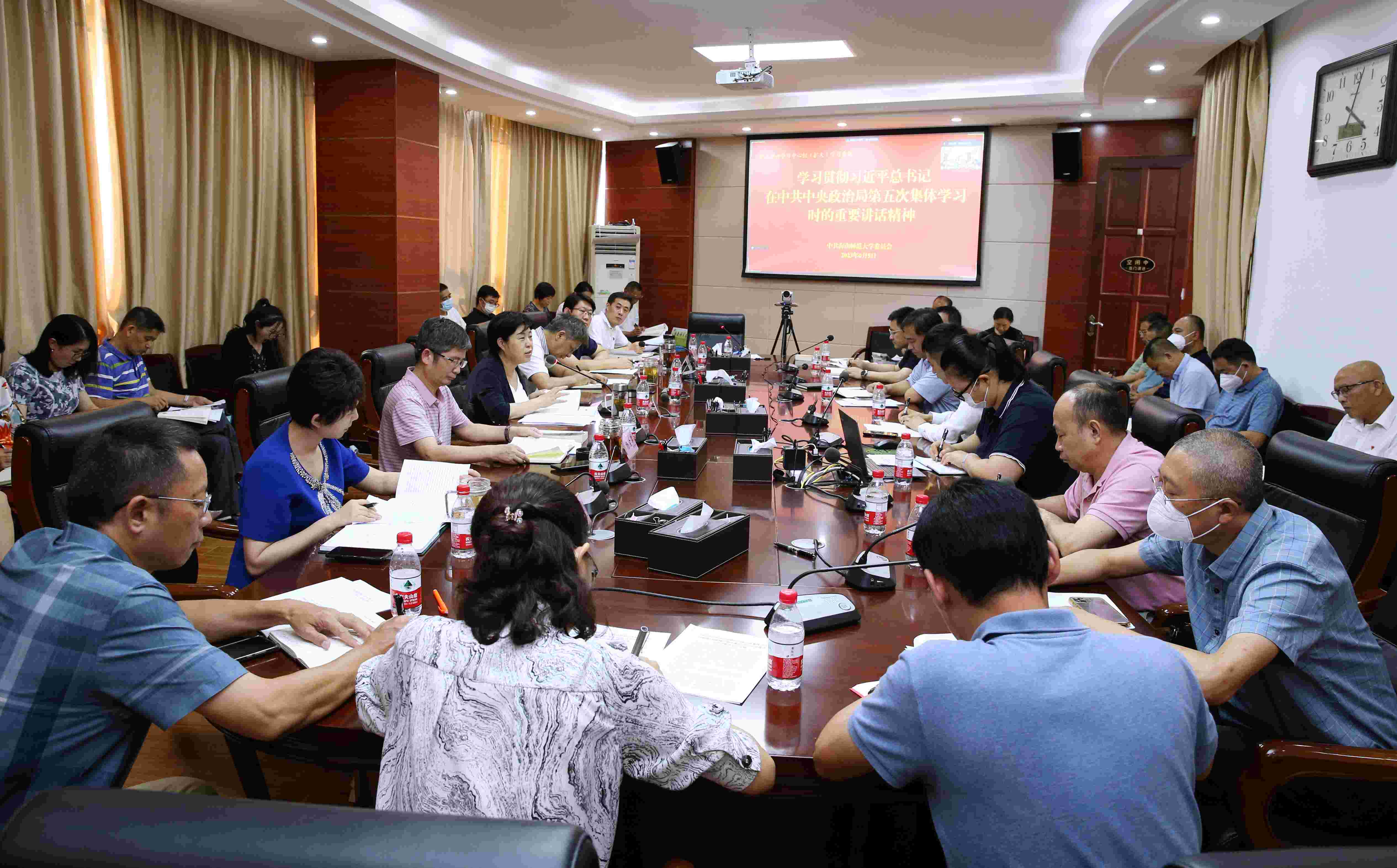 我校召开主题教育阶段性工作会议 推动主题教育走深...