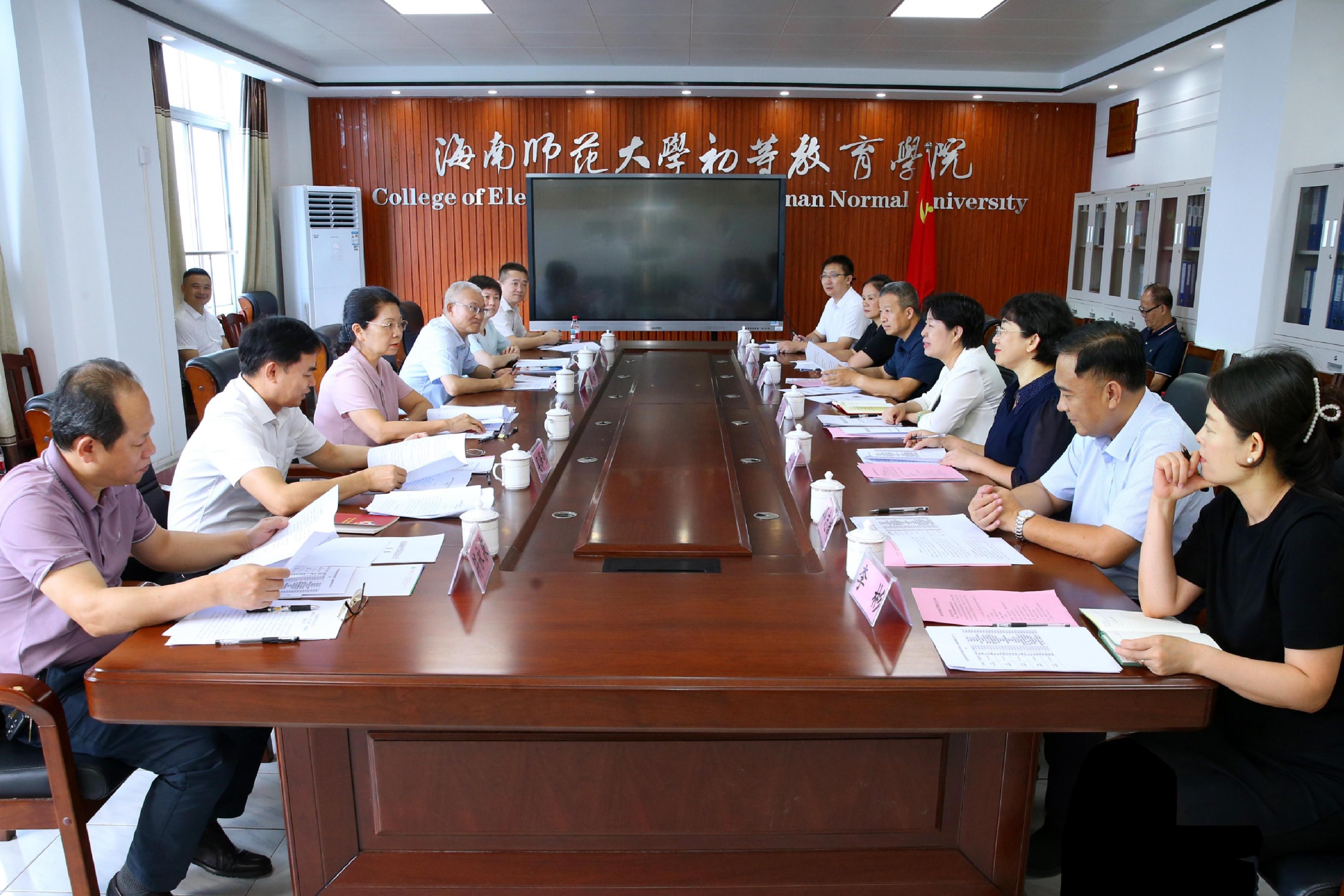 省政协副主席蒙晓灵一行到我校走访省政协委员联系界...