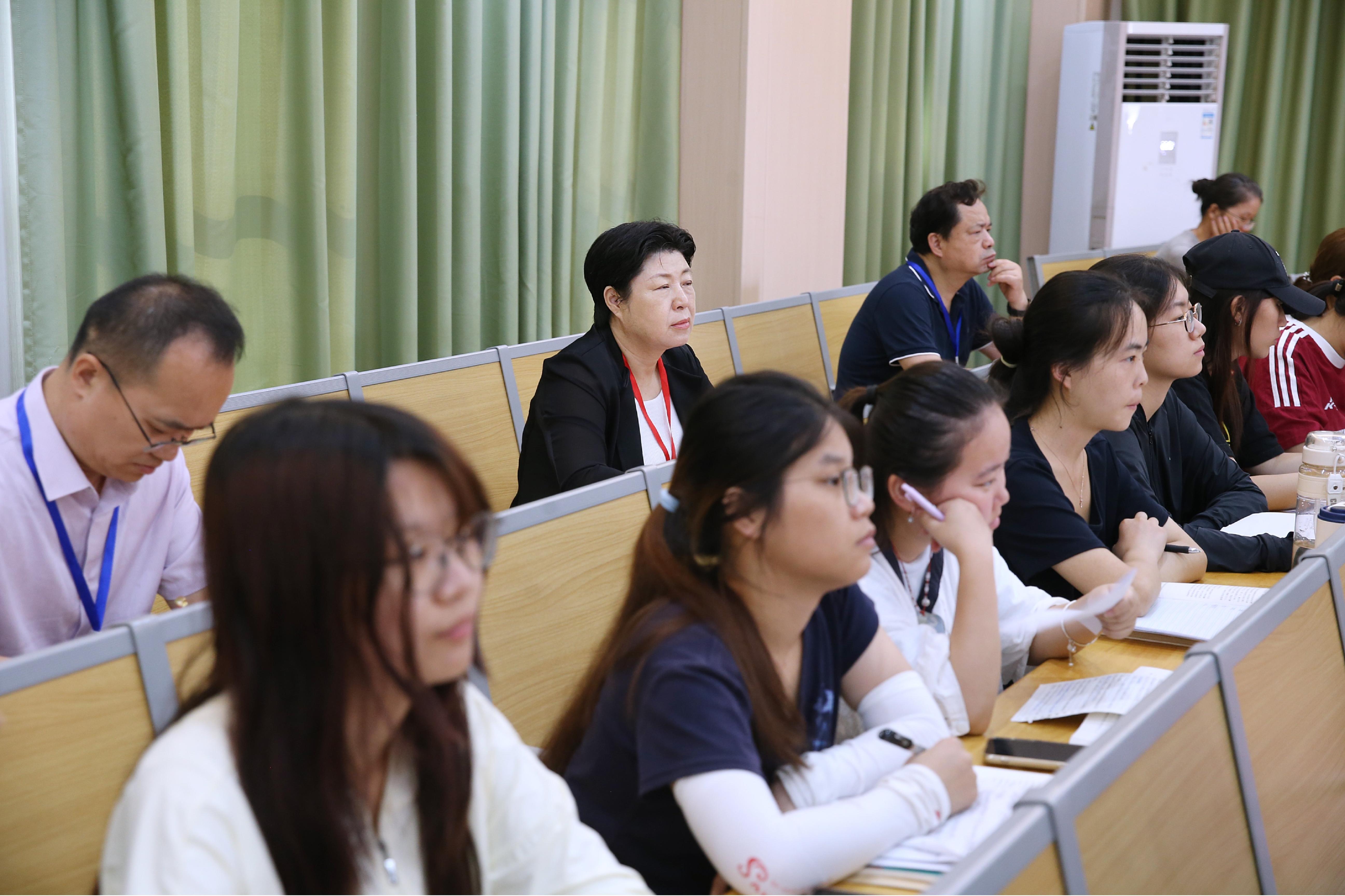 许玫深入思政课堂听课调研 把脉思政教学提质增效