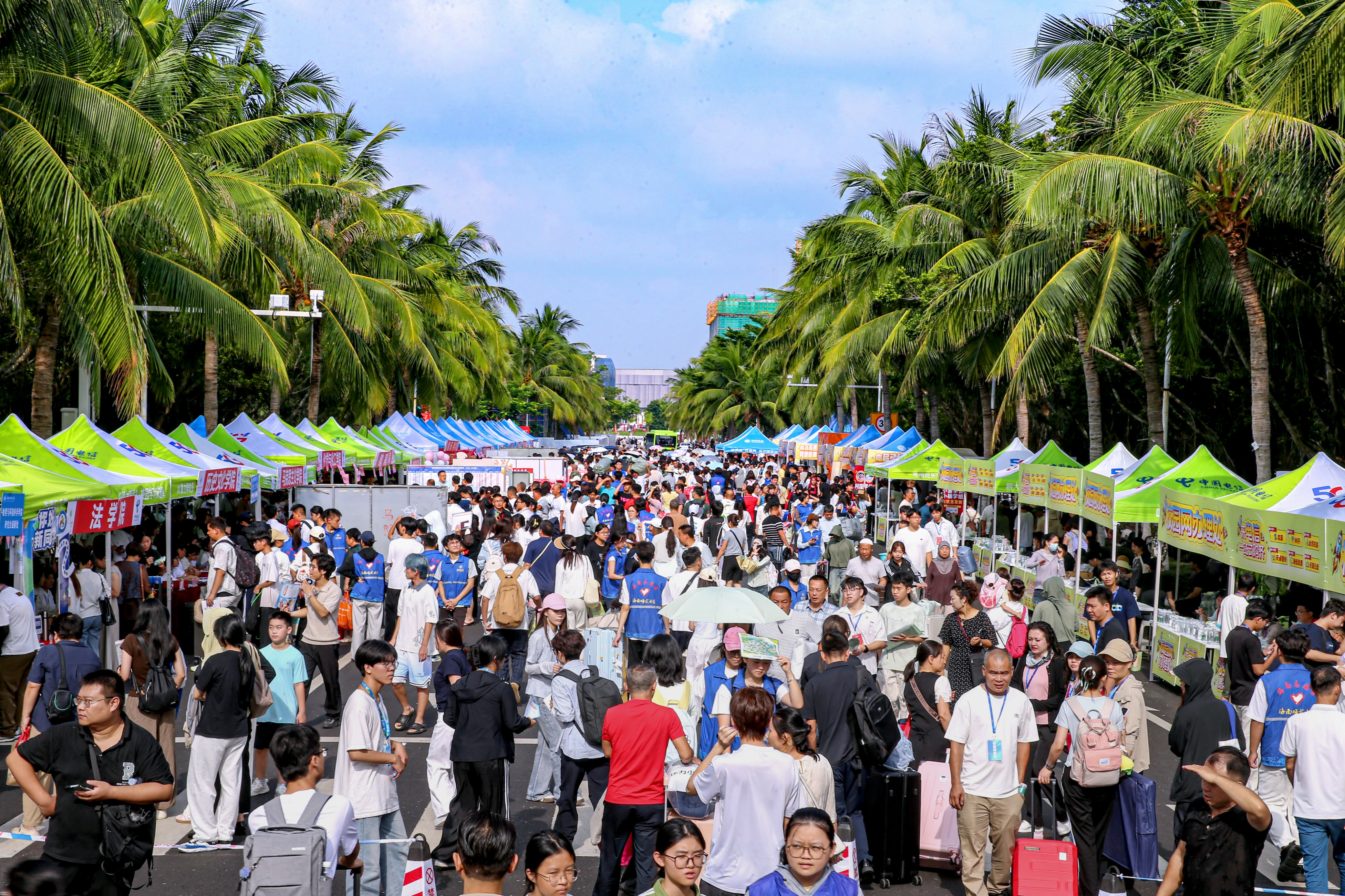 暖“新”护航！海南师范大学迎来2026级新生