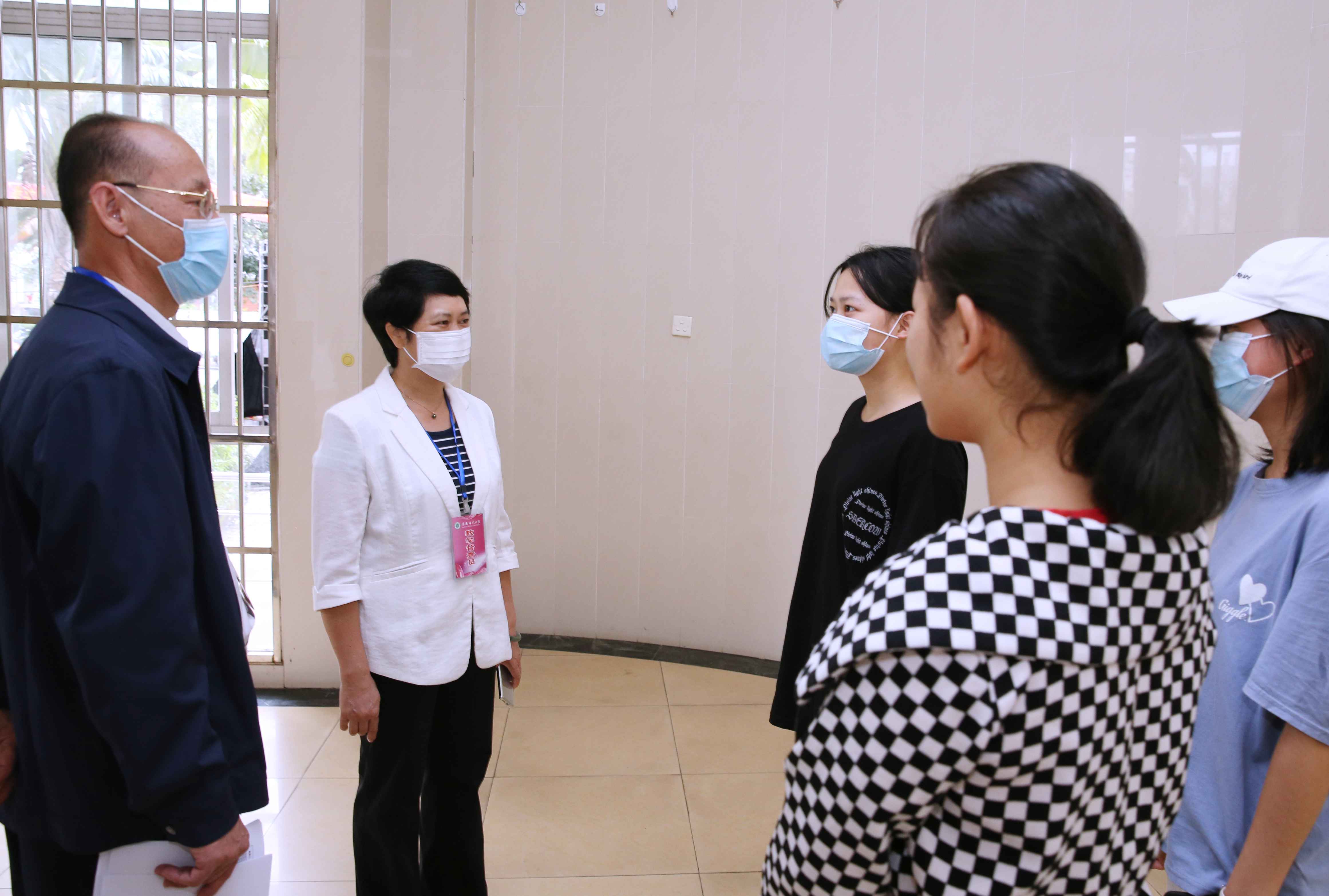 过建春检查学校线下复课教学情况