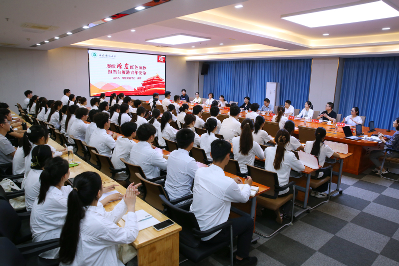 我校举行2026年五四青年座谈会暨“赓续琼崖红色血脉...