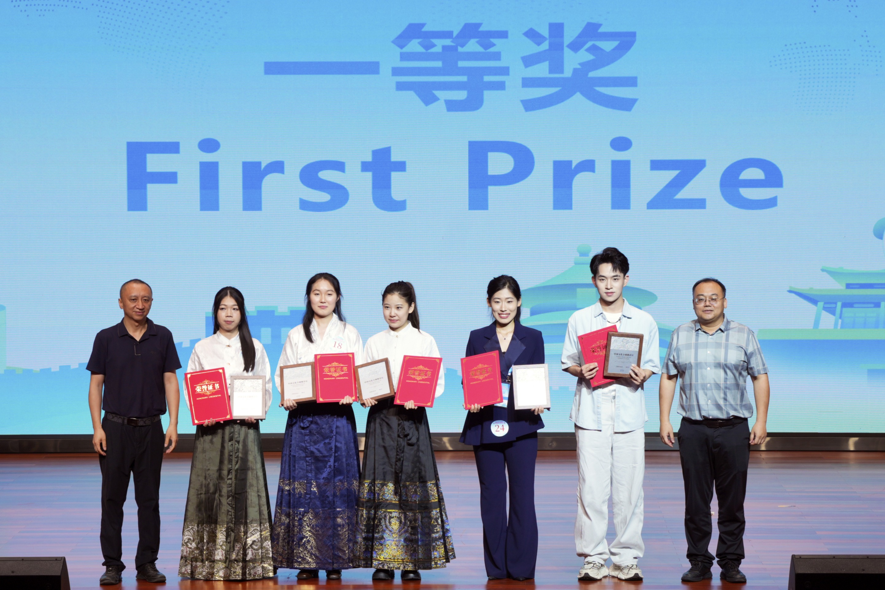 我校学子在首届“全球推荐官”中国文化国际传播大赛...