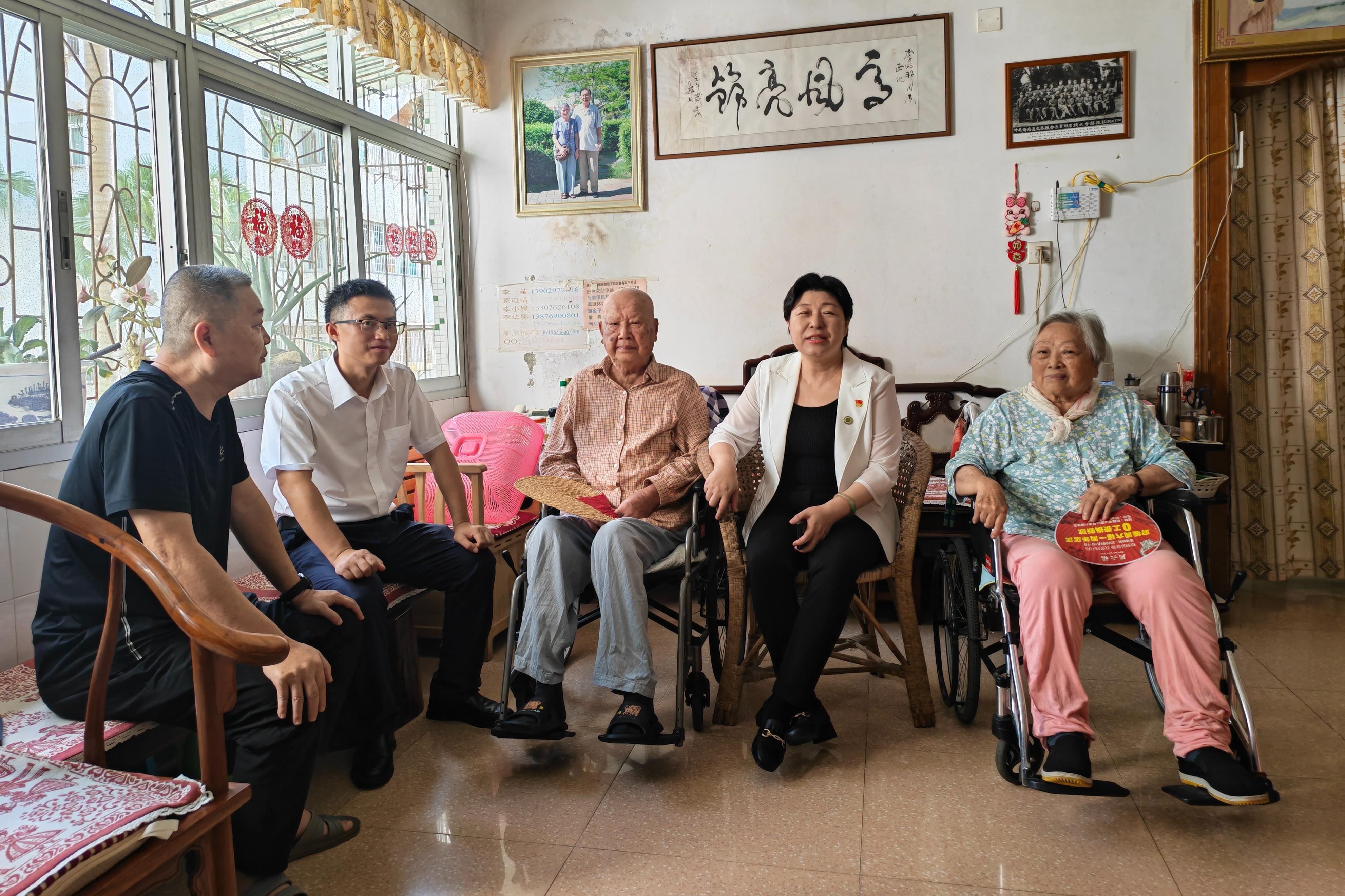 情暖“七一”送温暖 凝心聚力践初心——我校开展“七...